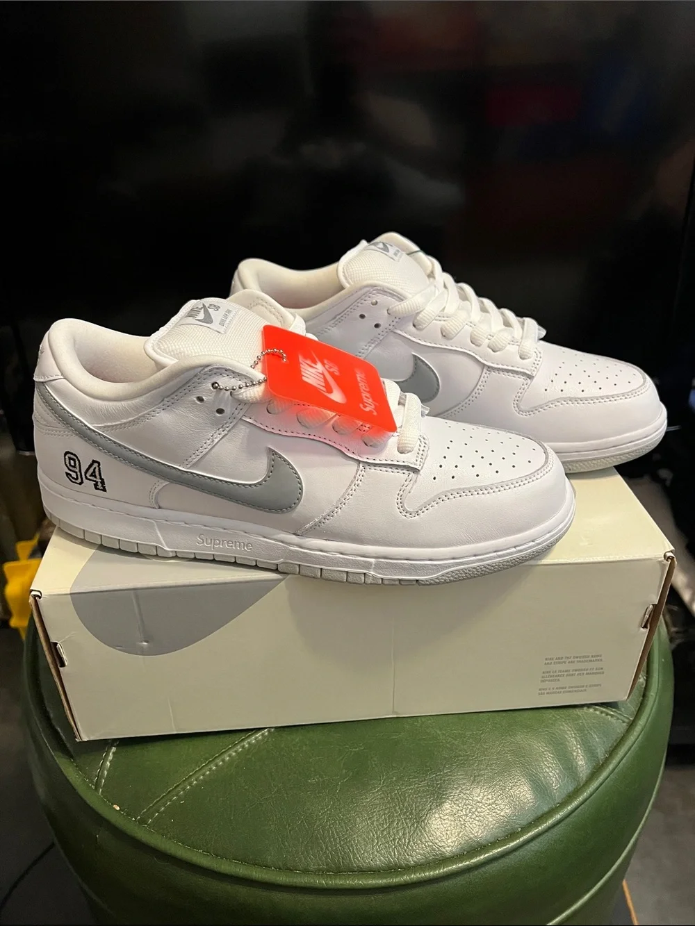 NIKE SB DUNK LOW SUPREME 94 WHITE METALLIC SILVER SIZE 10.5